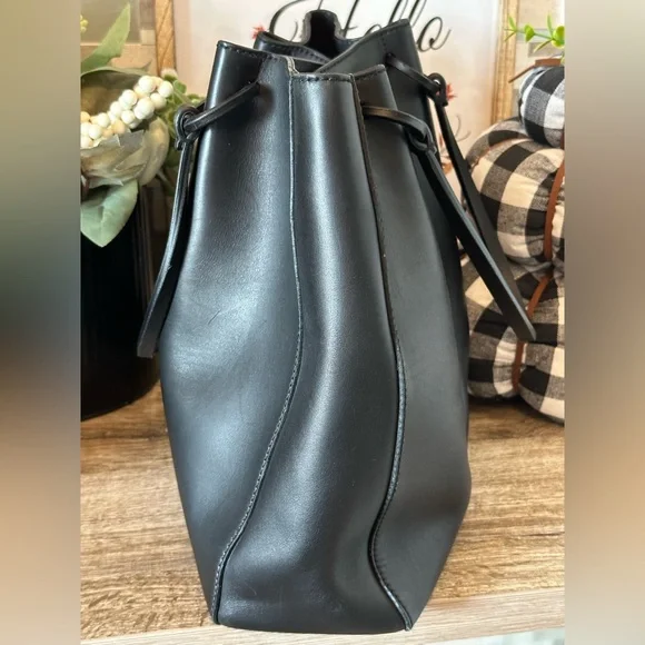 Gucci 101920 Black Leather Shopper Tote w/ Attached Zip Pouch - Picture 5 of 16